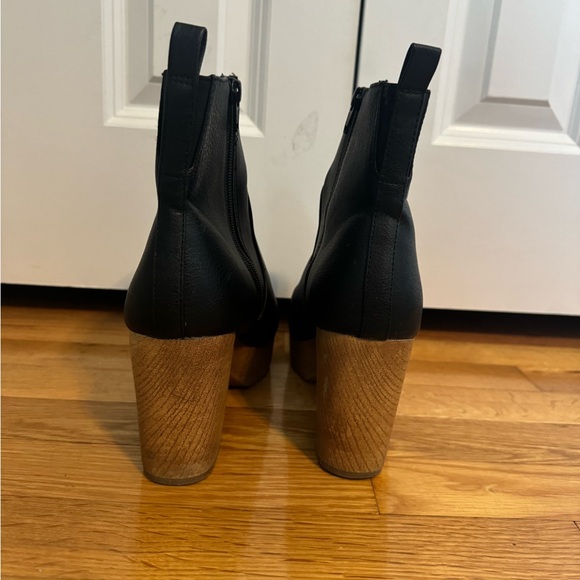 Women’s Black Bootie heels - Picture 3 of 3